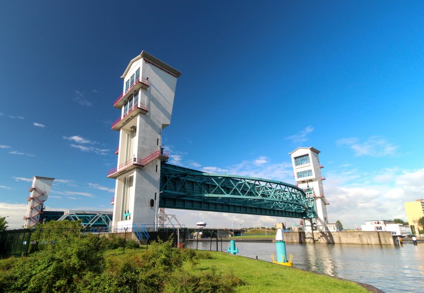 Touringcar met chauffeur in Capelle aan den IJssel met HelloBUS