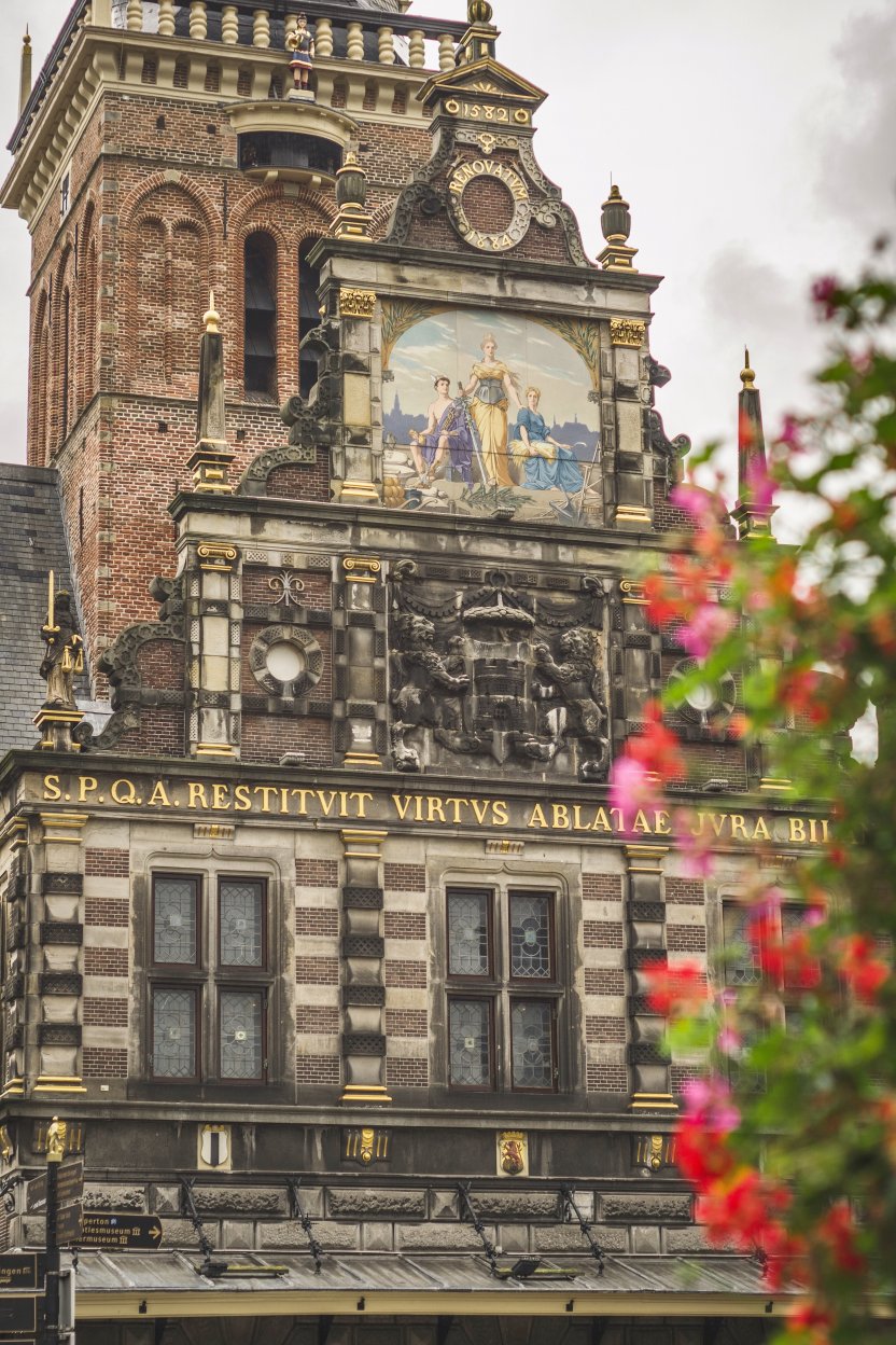 Touringcar Alkmaar met chauffeur van HelloBUS 