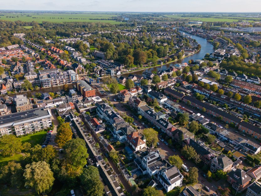 Touringcar met chauffeur huren in Alpen aan den Rijn