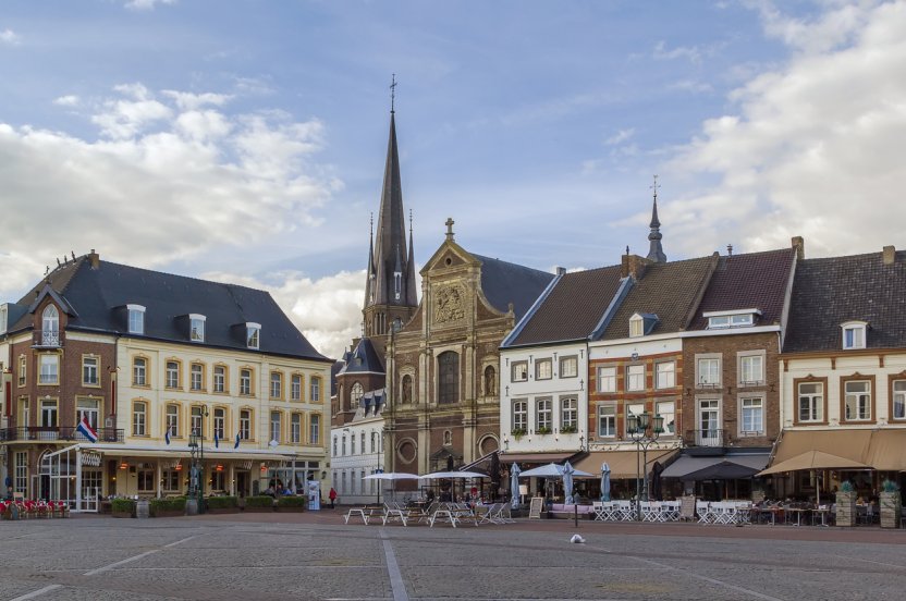 Touringcar huren in Sittard - Geleen 